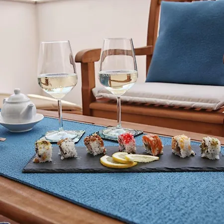 Mare Versus Luxury Couette-café *