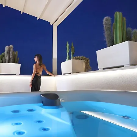 Mare Versus Luxury Barletta