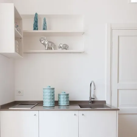 Bed and Breakfast Mare Versus Luxury